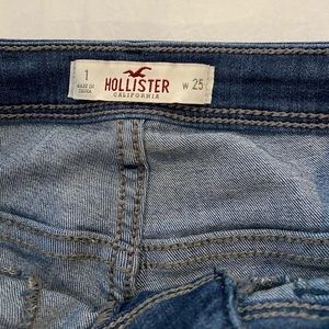 High rise dark wash Hollister jeans!